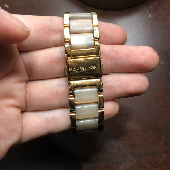 Michael Kors Watch Rose Gold - Picture 3 of 5